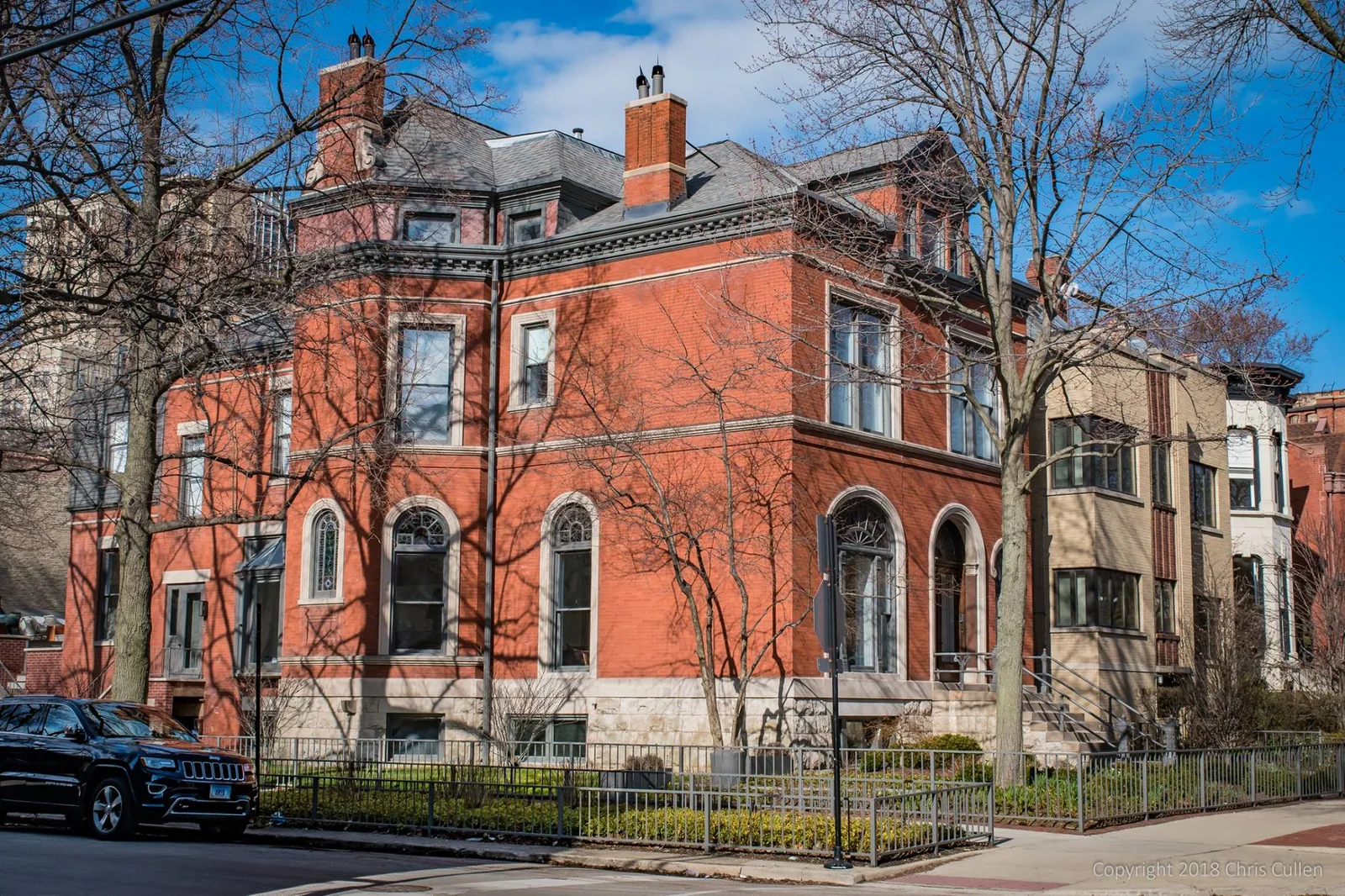 A red brick Victorian house on the corner of Cleveland Avenue and Belden Avenue in Lincoln Park